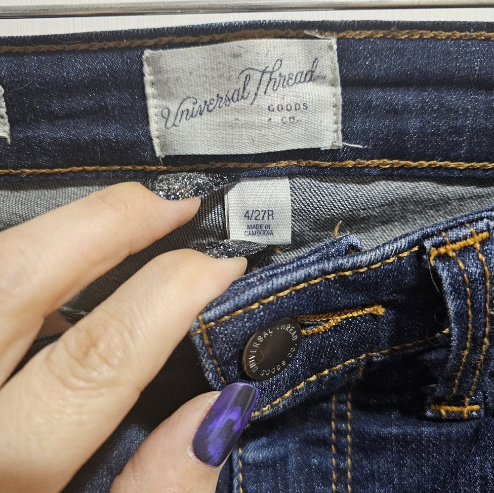 Universal Threads Jeans - Picture 3 of 4